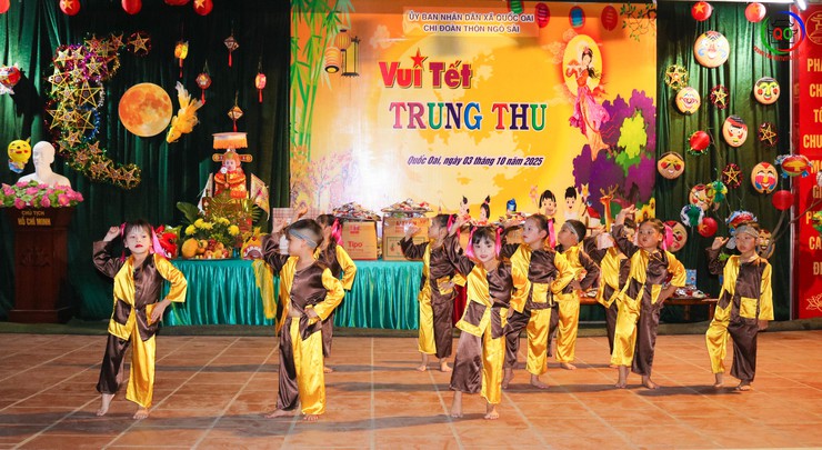 Thôn Ngô Sài tổ chức đêm liên hoan văn nghệ "Vui Tết Trung Thu 2025" cho thiếu nhi- Ảnh 8.