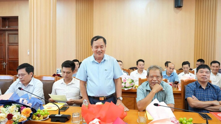 An Khánh trao Quyết định cho cán bộ, công chức nghỉ hưu trước tuổi, nghỉ thôi việc theo Nghị định số 178 của Chính phủ- Ảnh 12.