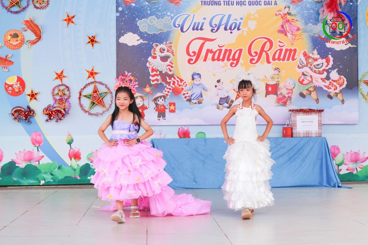 Trường Tiểu học Quốc Oai A tổ chức vui tết Trung thu cho các em học sinh- Ảnh 9.