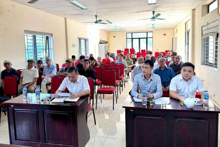 Đồng chí Hồ Trung Nghĩa Phó Bí thư Đảng uỷ, Chủ tịch UBND xã dự sinh hoạt chi bộ tại chi bộ thôn Đồng Nhân- Ảnh 1.