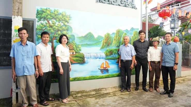 Đoàn kiểm tra số 2 kiểm tra, chấm điểm Cuộc thi “giữ gìn thôn sáng – xanh – sạch – đẹp – an toàn” tháng 9/2025 - Ảnh 3.