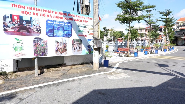 Đoàn kiểm tra số 2 kiểm tra, chấm điểm Cuộc thi “giữ gìn thôn sáng – xanh – sạch – đẹp – an toàn” tháng 9/2025 - Ảnh 7.