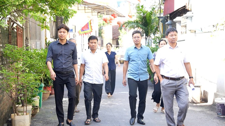Đoàn kiểm tra số 2 kiểm tra, chấm điểm Cuộc thi “giữ gìn thôn sáng – xanh – sạch – đẹp – an toàn” tháng 9/2025 - Ảnh 9.