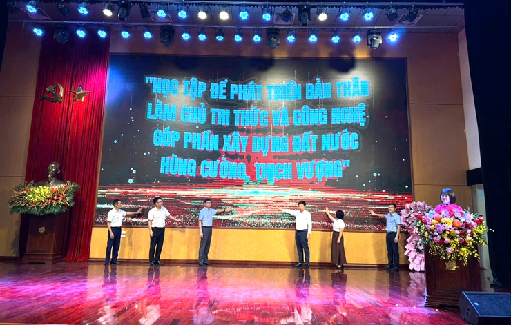 Xã Quang Minh phát động tuần lễ học tập với chủ đề "Học để phát triển bản thân, làm chủ tri thức và công nghệ, góp phần xây dựng đất nước hùng cường, thịnh vượng". - Ảnh 1.