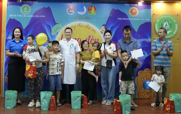 Trung thu đặc biệt tại BVĐK Gia Lâm: Khi bệnh viện trở thành mái nhà- Ảnh 1.