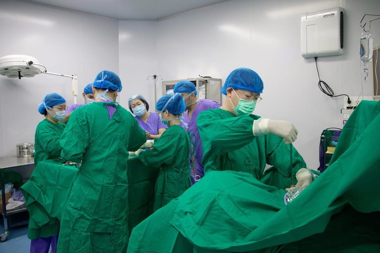 Bệnh viện Thận Hà Nội mở rộng điều trị ngoại khoa thực hiện thành công loạt ca phẫu thuật đầu tiên- Ảnh 1.