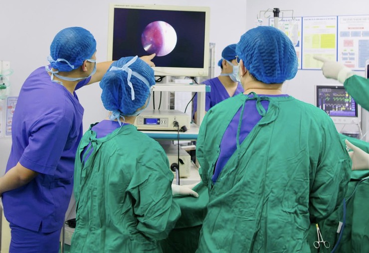 Bệnh viện Thận Hà Nội mở rộng điều trị ngoại khoa thực hiện thành công loạt ca phẫu thuật đầu tiên- Ảnh 2.
