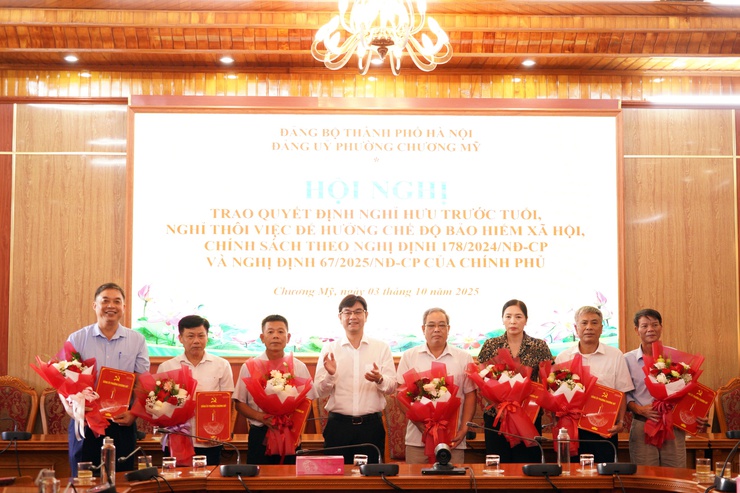 Đảng ủy phường Chương Mỹ tổ chức hội nghị trao Quyết định nghỉ hưu trước tuổi, nghỉ thôi việc cho cán bộ, công chức, viên chức theo Nghị định số 178/2024/NĐ-CP và Nghị định số 67/2025/NĐ-CP của Chính phủ- Ảnh 3.