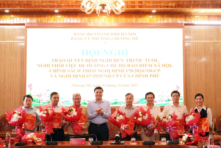 Đảng ủy phường Chương Mỹ tổ chức hội nghị trao Quyết định nghỉ hưu trước tuổi, nghỉ thôi việc cho cán bộ, công chức, viên chức theo Nghị định số 178/2024/NĐ-CP và Nghị định số 67/2025/NĐ-CP của Chính phủ- Ảnh 5.