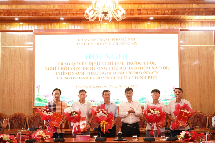 Đảng ủy phường Chương Mỹ tổ chức hội nghị trao Quyết định nghỉ hưu trước tuổi, nghỉ thôi việc cho cán bộ, công chức, viên chức theo Nghị định số 178/2024/NĐ-CP và Nghị định số 67/2025/NĐ-CP của Chính phủ- Ảnh 6.