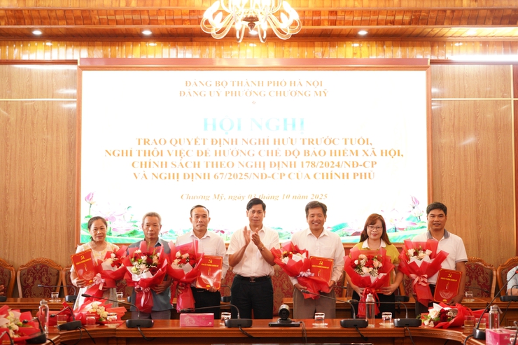 Đảng ủy phường Chương Mỹ tổ chức hội nghị trao Quyết định nghỉ hưu trước tuổi, nghỉ thôi việc cho cán bộ, công chức, viên chức theo Nghị định số 178/2024/NĐ-CP và Nghị định số 67/2025/NĐ-CP của Chính phủ- Ảnh 7.