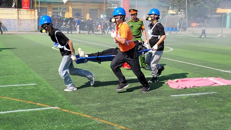 Phường Hồng Hà phát huy phương châm 4 tại chỗ, giảm thiệt hại do cháy, nổ gây ra- Ảnh 2.
