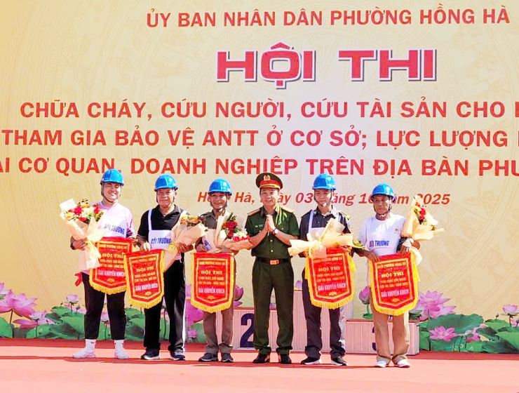 Phường Hồng Hà phát huy phương châm 4 tại chỗ, giảm thiệt hại do cháy, nổ gây ra- Ảnh 6.
