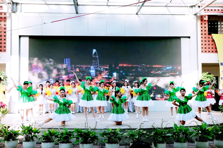 UBND xã Thư Lâm tổ chức Lễ khai mạc Tuần lễ hưởng ứng học tập suốt đời năm 2025 với chủ đề “ Học để phát triển bản thân, làm chủ tri thức và công nghệ, góp phần xây dựng đất nước hùng cường, thịnh vượng”.- Ảnh 7.