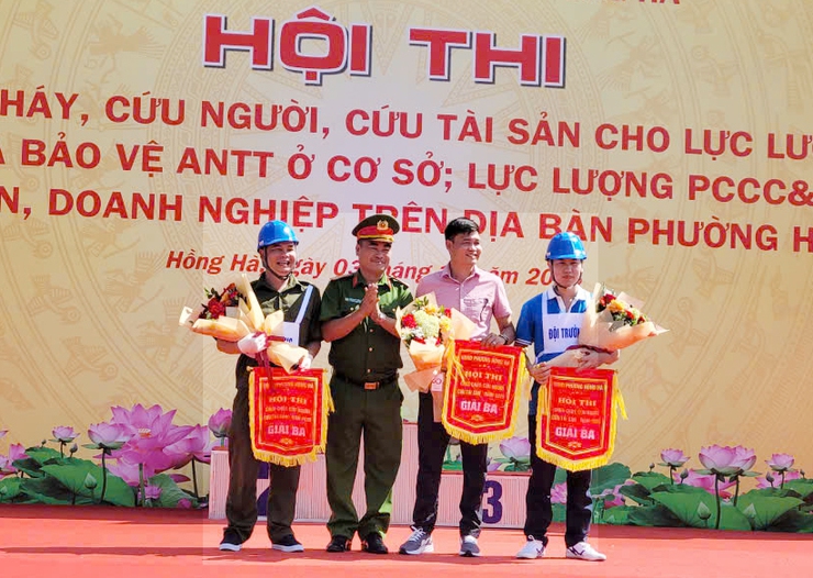 Phường Hồng Hà phát huy phương châm 4 tại chỗ, giảm thiệt hại do cháy, nổ gây ra- Ảnh 5.