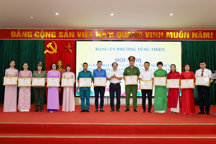 Phường Tùng Thiện tổng kết Đại hội và triển khai Nghị Quyết Đại hội đại biểu Đảng bộ phường lần thứ I, nhiệm kỳ 2025 - 2030- Ảnh 3.