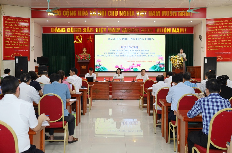 Hội nghị giao ban công tác quý III và triển khai nhiệm vụ trọng tâm quý IV năm 2025 trên địa bàn phường Tùng Thiện- Ảnh 1.