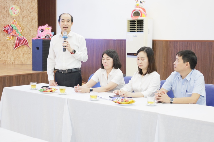 Lãnh đạo Sở Y tế thăm và tặng quà trung thu cho các cháu thiếu nhi- Ảnh 1.