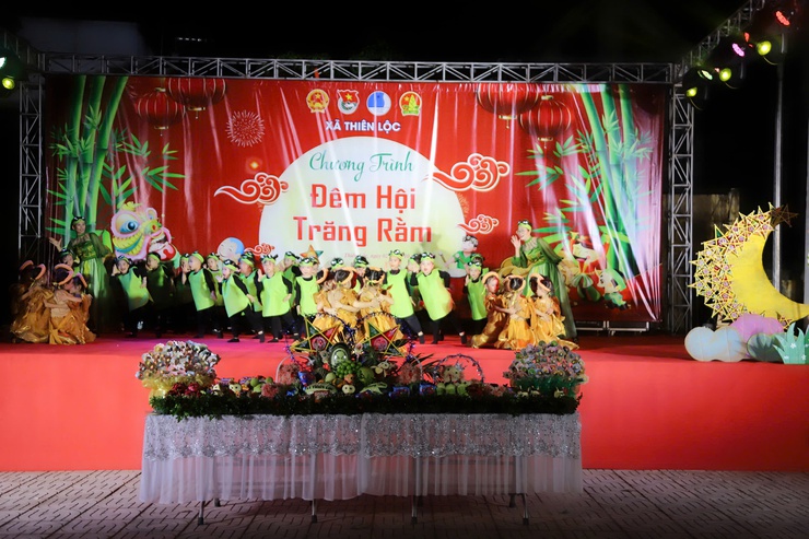 Xã Thiên Lộc tổ chức Đêm hội trăng rằm, vui Tết Trung thu cho trẻ em- Ảnh 7.