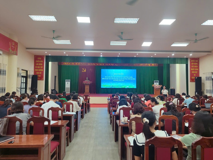 Tập huấn An toàn thực phẩm bếp ăn tập thể trường học, cơ sở giáo dục trên địa bàn xã năm 2025- Ảnh 3.