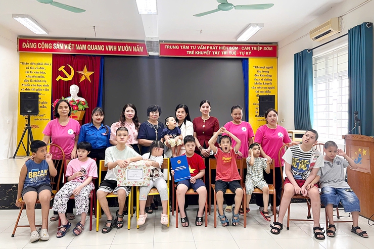 Trung thu nghĩa tình của phường Thanh Xuân tại Trung tâm Sao Mai- Ảnh 1.