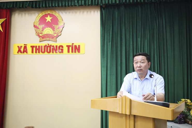 UBND xã Thường Tín trao quyết định điều động và bổ nhiệm và bổ nhiệm lại các chức vụ quản lý các trường mầm non, tiểu học công lập trực thuộc xã.- Ảnh 2.