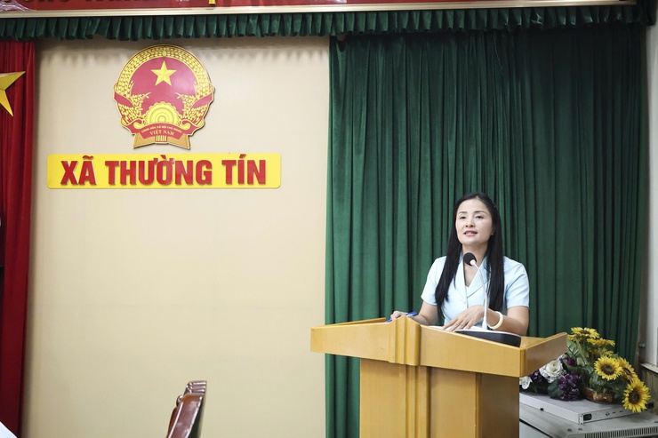 UBND xã Thường Tín trao quyết định điều động và bổ nhiệm và bổ nhiệm lại các chức vụ quản lý các trường mầm non, tiểu học công lập trực thuộc xã.- Ảnh 3.