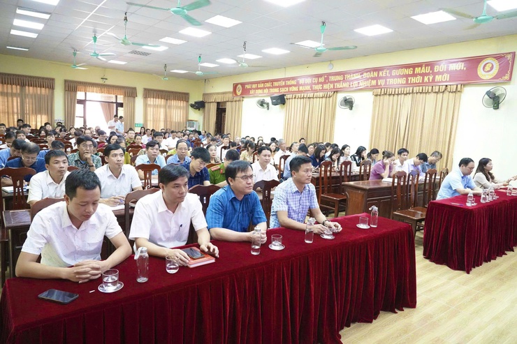 Gần 300 cán bộ cơ sở xã Thường Tín, Hồng Vân tham dự lớp bồi dưỡng công tác kiểm tra, giám sát trong Đảng.- Ảnh 1.