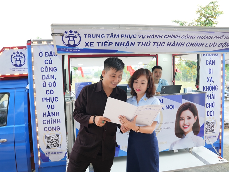 Mang “Dịch vụ công lưu động” đến với đồng bào dân tộc thiểu số xã Ba Vì - Ảnh 2.