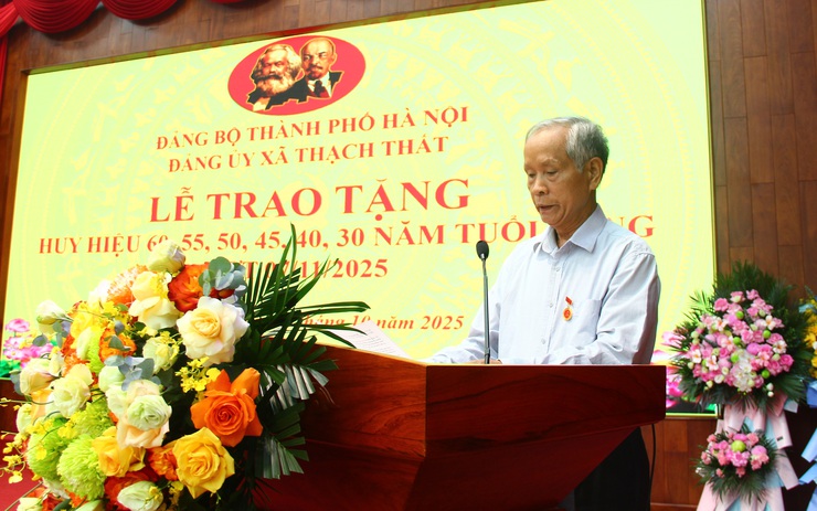 Xã Thạch Thất: Trao tặng Huy hiệu Đảng và tri ân những cống hiến son sắt của đảng viên lão thành- Ảnh 10.