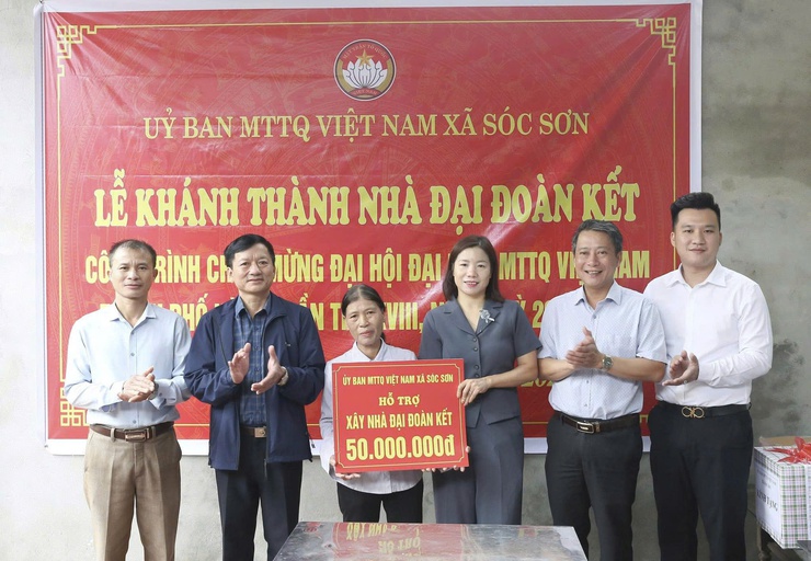 SÓC SƠN: TRAO NHÀ ĐẠI ĐOÀN KẾT CHO HỘ GIA ĐÌNH CÓ HOÀN CẢNH KHÓ KHĂN.- Ảnh 2.
