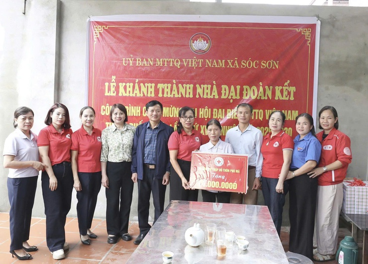 SÓC SƠN: TRAO NHÀ ĐẠI ĐOÀN KẾT CHO HỘ GIA ĐÌNH CÓ HOÀN CẢNH KHÓ KHĂN.- Ảnh 5.