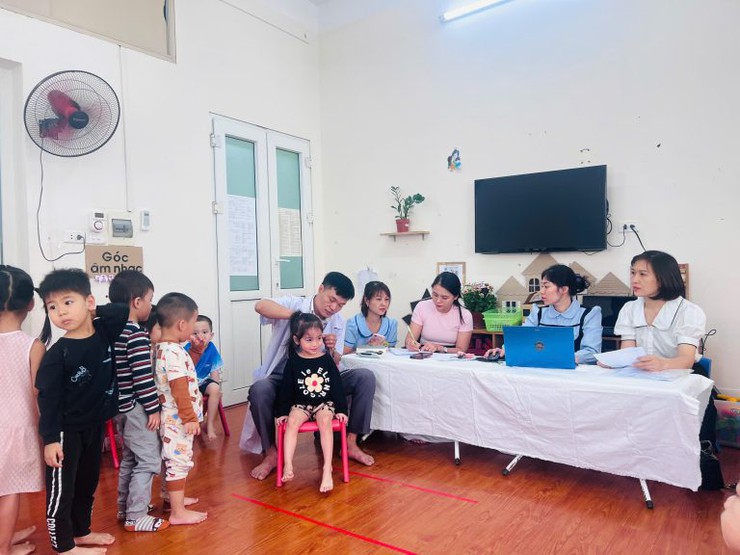 Tầm soát, chẩn đoán, điều trị một số tật, bệnh thông qua sàng lọc khiếm thính cho trẻ từ 2 đến 5 tuổi tại các trường mầm non công lập và tư thục trên địa bàn phường Văn Miếu – Quốc Tử Giám- Ảnh 1.