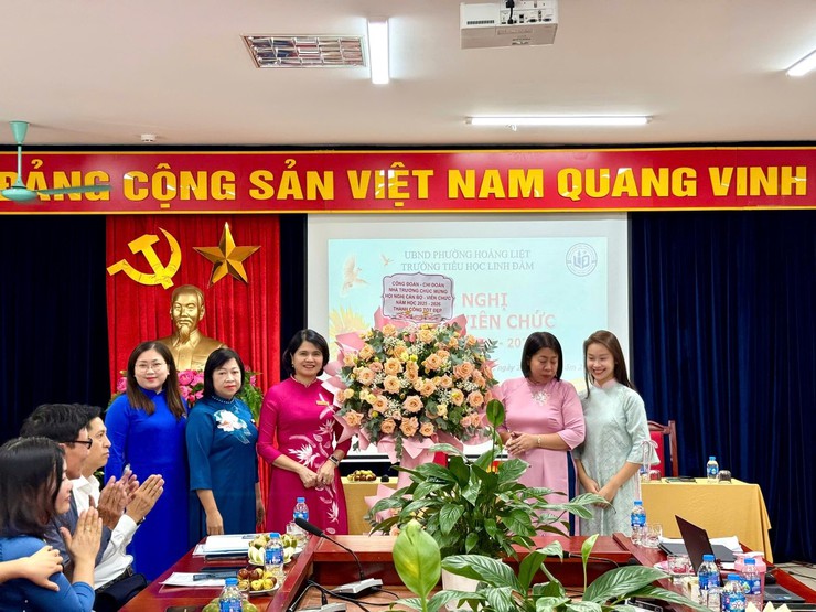 Trường Tiểu học Linh Đàm long trọng tổ chức Hội nghị Cán bộ - Viên chức năm học 2025 - 2026: Đoàn kết - Sáng tạo - Trách nhiệm - Hiệu quả- Ảnh 1.
