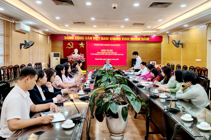 Hội nghị công bố quyết định về công tác cán bộ đối với các trường học trên địa bàn phường- Ảnh 1.