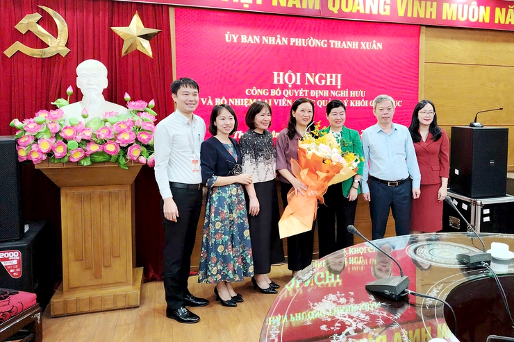 Hội nghị công bố quyết định về công tác cán bộ đối với các trường học trên địa bàn phường- Ảnh 7.