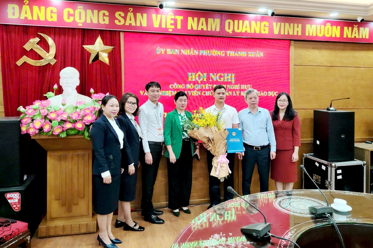 Hội nghị công bố quyết định về công tác cán bộ đối với các trường học trên địa bàn phường- Ảnh 8.