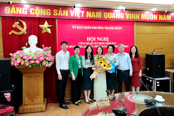 Hội nghị công bố quyết định về công tác cán bộ đối với các trường học trên địa bàn phường- Ảnh 9.