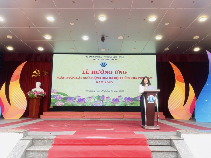 Trường THCS Chu Văn An tổ chức mô hình điểm lễ hưởng ứng ngày pháp luật nước CHXHCN Việt Nam - năm 2025- Ảnh 2.