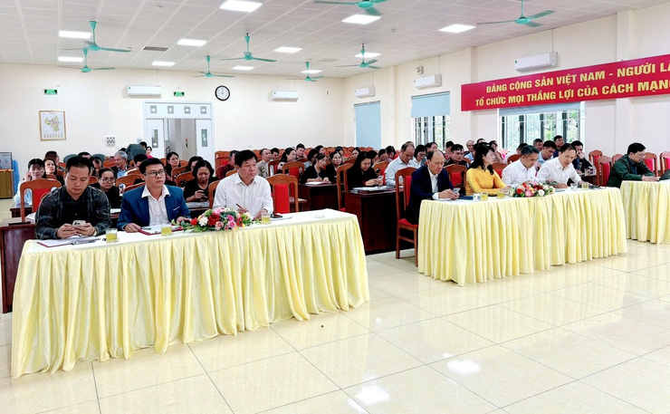 Đảng uỷ xã Nam Phù quán triệt Nghị quyết về công tác bầu cử và quản lý đất đai, trật tự xây dựng- Ảnh 1.