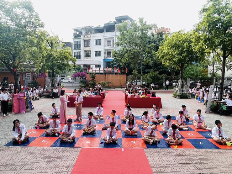 Trường THCS Chu Văn An tổ chức mô hình điểm lễ hưởng ứng ngày pháp luật nước CHXHCN Việt Nam - năm 2025- Ảnh 11.