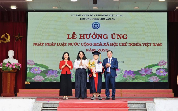 Trường THCS Chu Văn An tổ chức mô hình điểm lễ hưởng ứng ngày pháp luật nước CHXHCN Việt Nam - năm 2025- Ảnh 15.