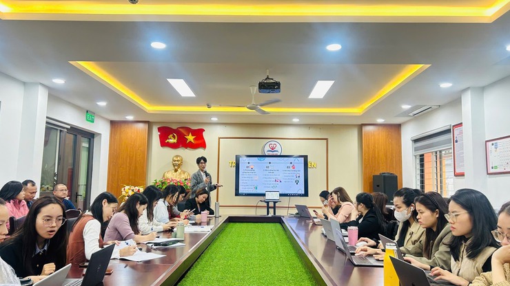 Trường THCS Giang Biên: Sinh hoạt chuyên môn - Tạo hứng thú học tập cho học sinh- Ảnh 2.