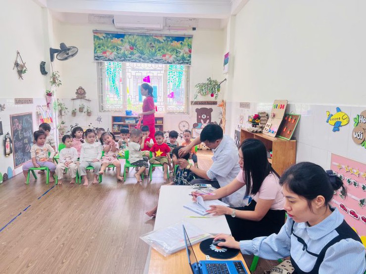 Tầm soát, chẩn đoán, điều trị một số tật, bệnh thông qua sàng lọc khiếm thính cho trẻ từ 2 đến 5 tuổi tại các trường mầm non công lập và tư thục trên địa bàn phường Văn Miếu – Quốc Tử Giám- Ảnh 3.