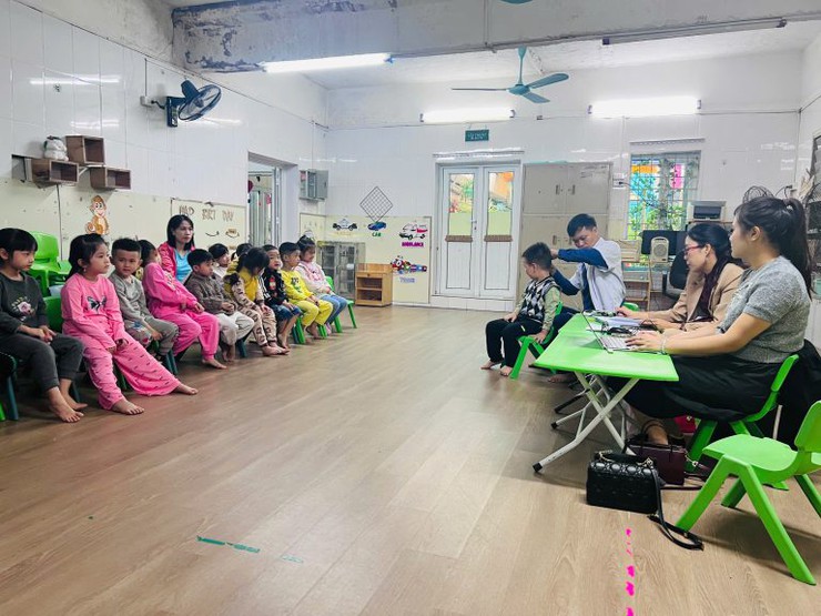 Tầm soát, chẩn đoán, điều trị một số tật, bệnh thông qua sàng lọc khiếm thính cho trẻ từ 2 đến 5 tuổi tại các trường mầm non công lập và tư thục trên địa bàn phường Văn Miếu – Quốc Tử Giám- Ảnh 4.