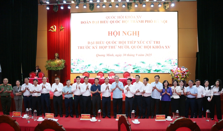[Ảnh] Tổng Bí thư Tô Lâm tiếp xúc cử tri đơn vị bầu cử số 10, thành phố Hà Nội- Ảnh 13.