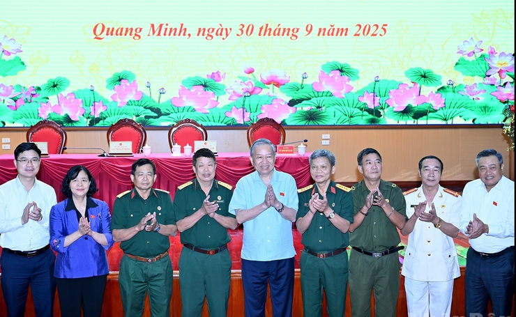 [Ảnh] Tổng Bí thư Tô Lâm tiếp xúc cử tri đơn vị bầu cử số 10, thành phố Hà Nội- Ảnh 12.