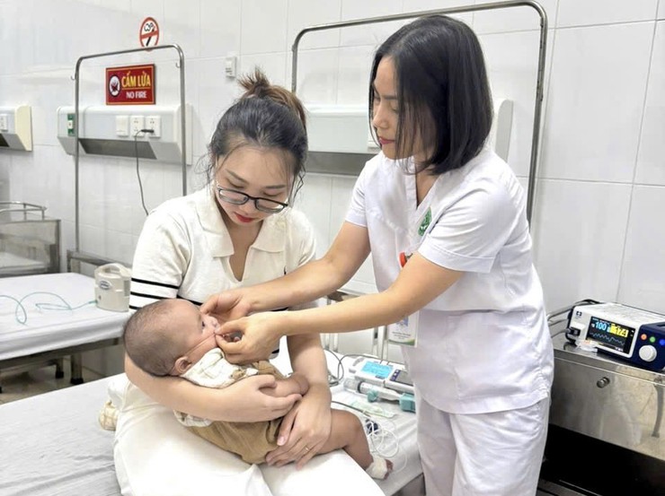 Cảnh báo gia tăng nhiễm RSV ở trẻ nhỏ: Nguy cơ biến chứng nặng nếu không phát hiện sớm- Ảnh 1.