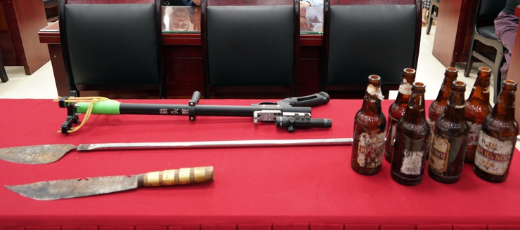 Công an phường Chương Mỹ tổ chức ký cam kết, bàn giao 21 học sinh cho nhà trường và phụ huynh quản lý, giáo dục- Ảnh 4.