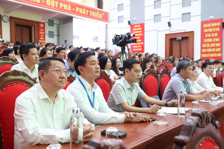 [Ảnh] Tổng Bí thư Tô Lâm tiếp xúc cử tri đơn vị bầu cử số 10, thành phố Hà Nội- Ảnh 4.